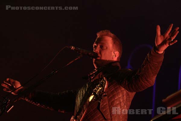 QUEENS OF THE STONE AGE - 2014-08-24 - SAINT CLOUD - Domaine National - Grande Scene - Joshua Michael Homme III